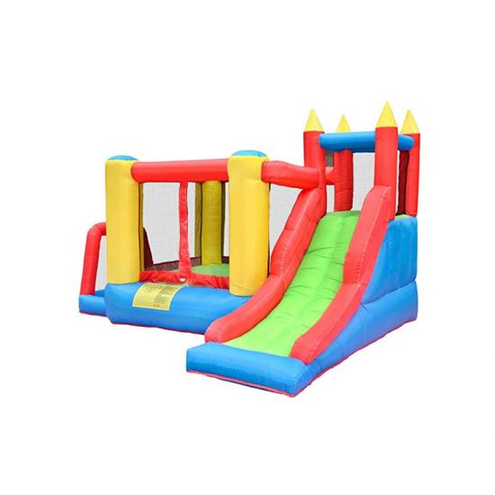 Castillo inflable pequeño para exteriores con tobogán y aro de baloncesto